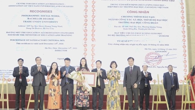 Trường ĐH Công đoàn được trao nhận Giấy chứng nhận kiểm định chất lượng giáo dục 9 chương trình đào tạo