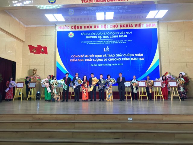 truong-dh-c244ng-do224n-duoc-trao-nhan-giay-chung-nhan-kiem-dinh-chat-luong-gi225o-duc-9-chuong-tr236nh-d224o-tao_1.jpg truong-dh-c244ng-do224n-duoc-trao-nhan-giay-chung-nhan-kiem-dinh-chat-luong-gi225o-duc-9-chuong-tr236nh-d224o-tao_1.jpg