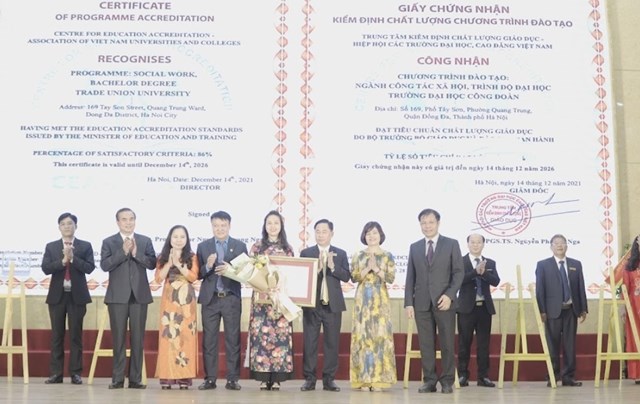 truong-dh-c244ng-do224n-duoc-trao-nhan-giay-chung-nhan-kiem-dinh-chat-luong-gi225o-duc-9-chuong-tr236nh-d224o-tao_2.jpg truong-dh-c244ng-do224n-duoc-trao-nhan-giay-chung-nhan-kiem-dinh-chat-luong-gi225o-duc-9-chuong-tr236nh-d224o-tao_2.jpg