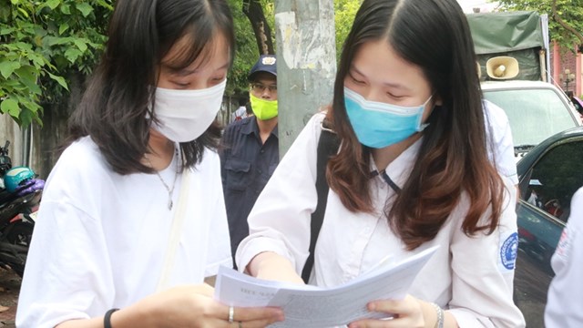 Trường học liên tục đóng-mở: Học sinh lớp 12 ôn thi tốt nghiệp như thế nào?