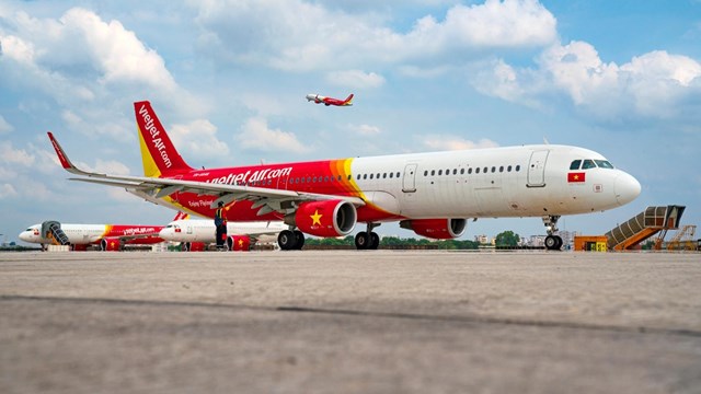 Từ 10/10, Vietjet mở lại 15 đường bay đón khách trên những chuyến bay xanh an toàn
