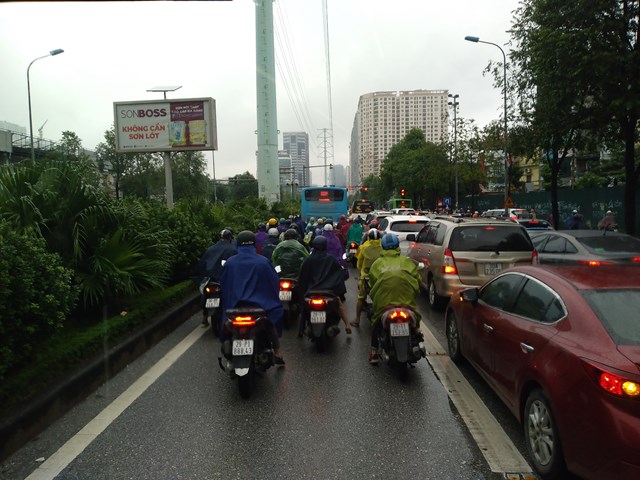 tu-de-de-225n-thu-ph237-xe-c225-nh226n-v224o-noi-d244-nh236n-lai-brt-bu253t-nhanh-th224nh-c244ng-hay-that-bai_1.jpg