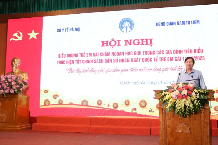 Phó Giám đốc Sở Y tế Hà Nội Trần Văn Chung phát biểu tại hội nghị. 