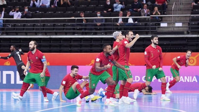 Tuyển futsal Bồ Đào Nha làm nên lịch sử, vào chung kết World Cup sau loạt luân lưu