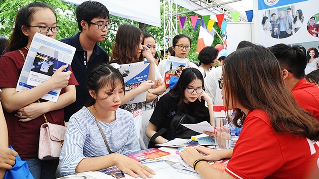 Tuyển sinh ĐH 2021: Chọn ngành trước, chọn trường sau để chắc suất đỗ