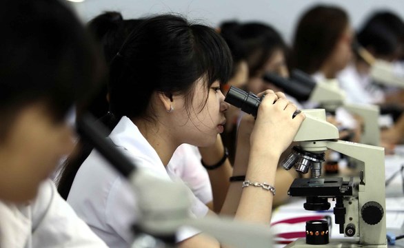 Tuyển sinh ngành y không có môn Sinh: Ai chịu trách nhiệm về chất lượng?