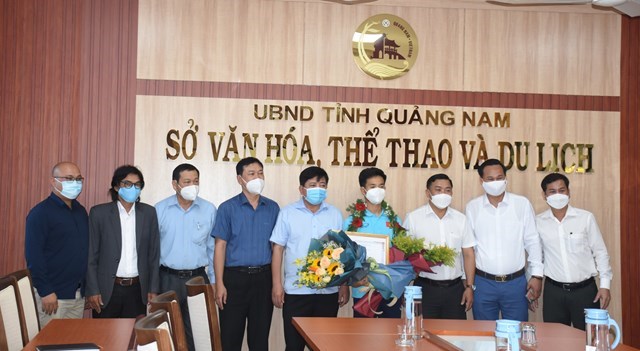Tuyển thủ U23 Việt Nam Đinh Quý được khen thưởng tại quê nhà