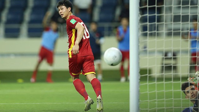 Tuyển Việt Nam: Công Phượng nổ súng, thầy Park chưa hết đau đầu