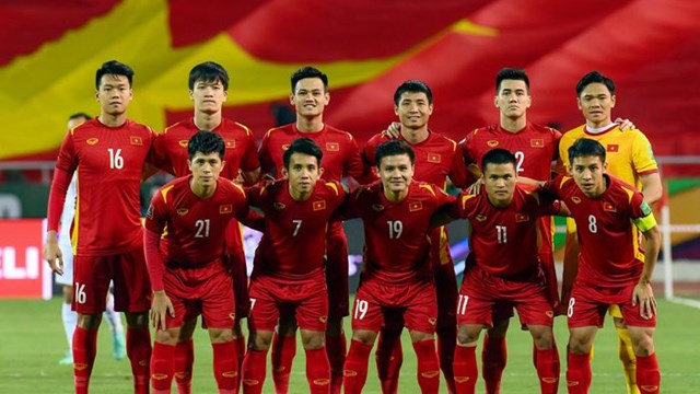 Tuyển Việt Nam tìm thấy ánh sáng từ thay đổi trước Trung Quốc