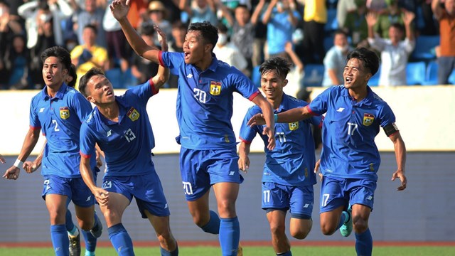 U23 Lào bùng nổ, U23 Singapore thoát hiểm ngoạn mục