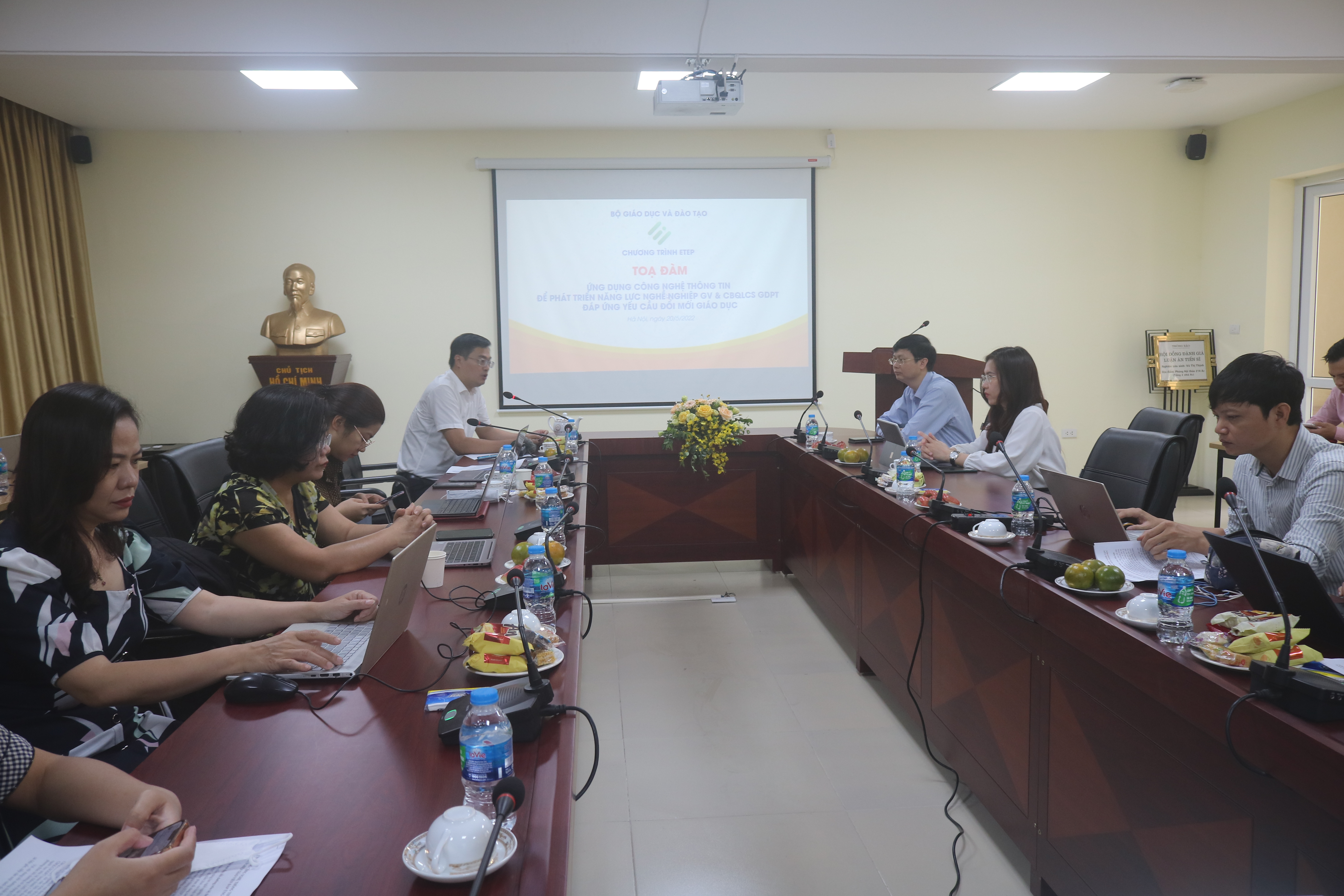 ung-dung-c244ng-nghe-th244ng-tin-n226ng-cao-nang-luc-cho-gi225o-vi234n_3.jpg ung-dung-c244ng-nghe-th244ng-tin-n226ng-cao-nang-luc-cho-gi225o-vi234n_3.jpg