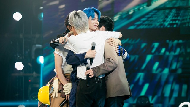 Uni5 lần đầu trải lòng về gia đình trên sân khấu The Heroes