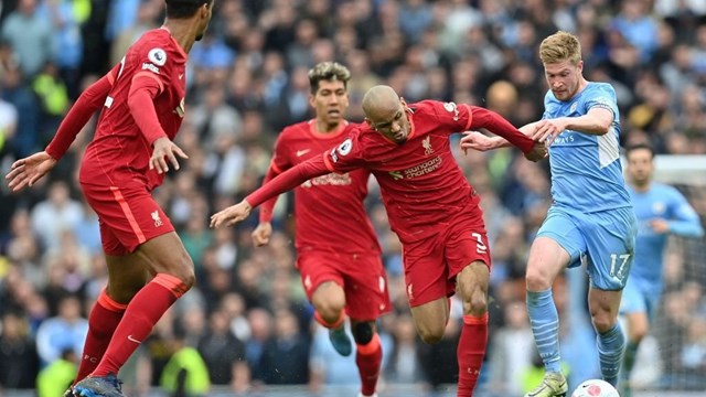 Vòng 32 Premier League: Man City hòa 2-2 trước Liverpool