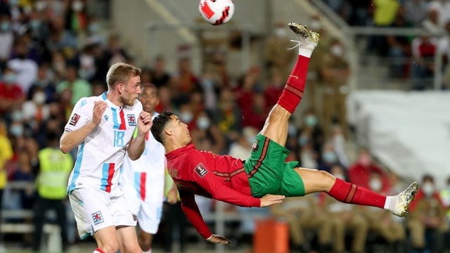 Vòng loại World Cup: Ronaldo lập kỷ lục hat-trick, Anh bị Hungary cầm hòa