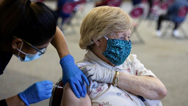 Vaccine Pfizer giảm hiệu quả sau 6 tháng sử dụng