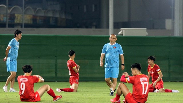 Văn Thanh bỏ dở buổi tập ở đội tuyển Việt Nam, HLV Park lo lắng