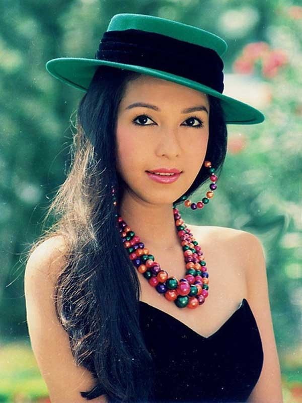 vang-b243ng-mot-thoi-b224i-2-39nu-ho224ng-anh-lich39-diem-my-v224-cuoc-song-van-nguoi-mo_1.jpg vang-b243ng-mot-thoi-b224i-2-39nu-ho224ng-anh-lich39-diem-my-v224-cuoc-song-van-nguoi-mo_1.jpg