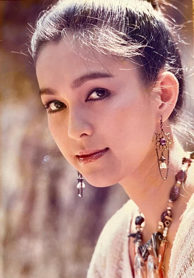 vang-b243ng-mot-thoi-b224i-2-39nu-ho224ng-anh-lich39-diem-my-v224-cuoc-song-van-nguoi-mo_2.jpg vang-b243ng-mot-thoi-b224i-2-39nu-ho224ng-anh-lich39-diem-my-v224-cuoc-song-van-nguoi-mo_2.jpg