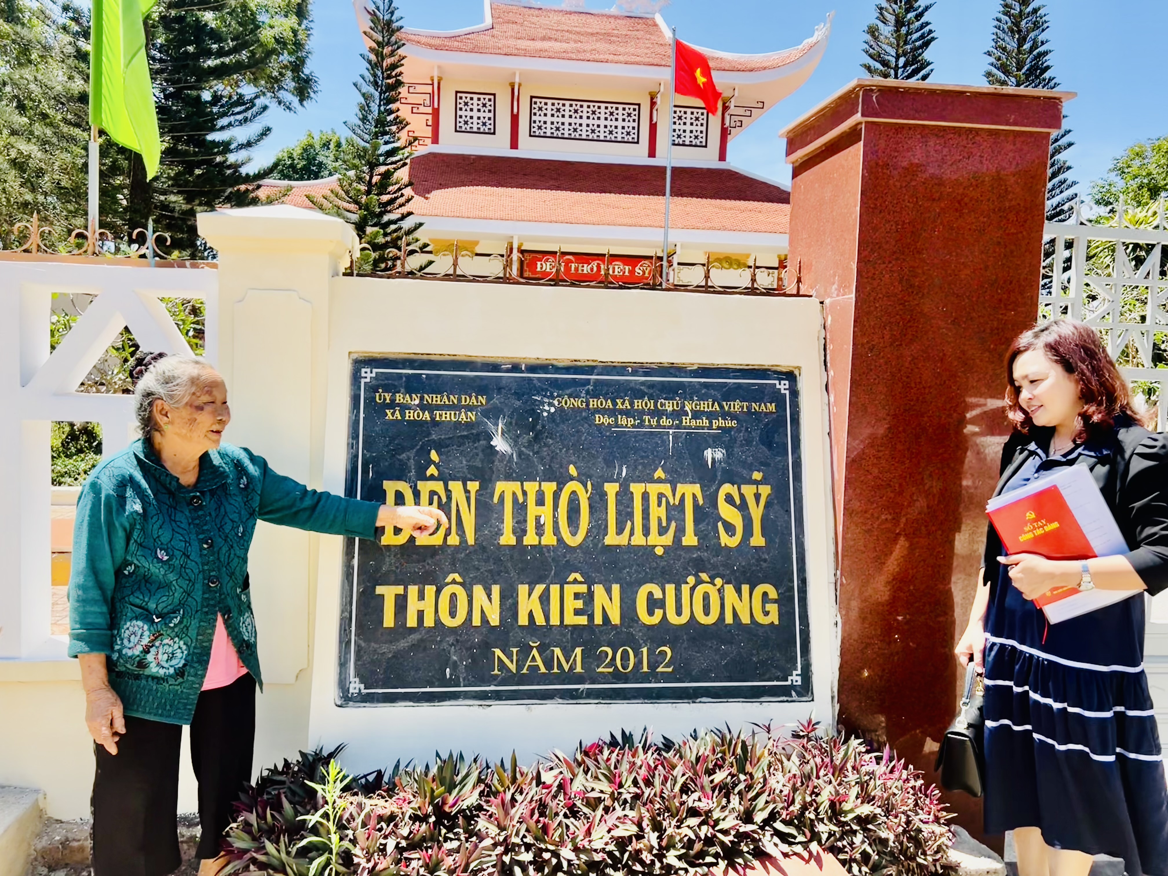 ve-tham-ki234n-cuong-mot-39ph225o-d224i39-l242ng-d226n-thoi-chong-my_2.jpg