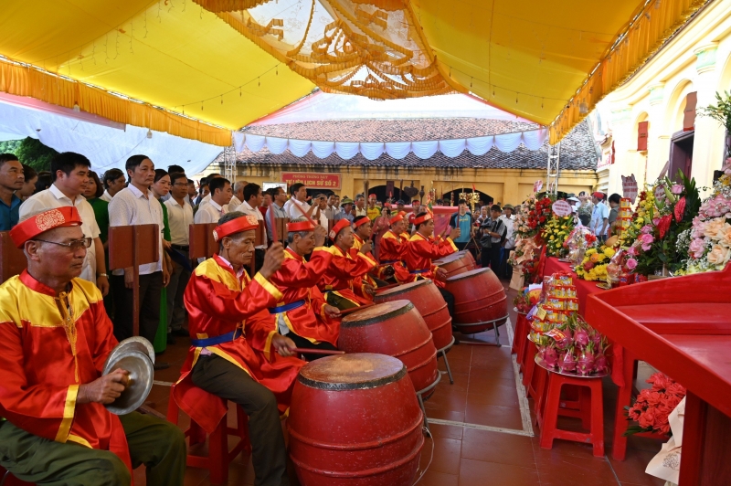 Đội trống Thượng đường đánh trống khai hội làng Xuân Hy (Xuân Thủy, Xuân Trường, Nam Định)