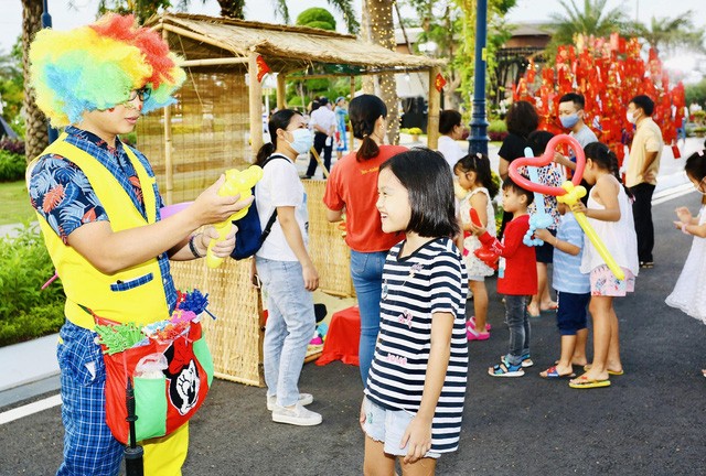 Verosa Park: Gần 1.000 khách tham dự sự kiện tri ân “Sắc hoa bừng sáng” - Ảnh 1. Verosa Park: Gần 1.000 khách tham dự sự kiện tri ân “Sắc hoa bừng sáng” - Ảnh 1.