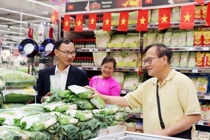 Hoạt động xuất khẩu gạo Việt Nam sang Pháp trong Quý I/2024 ghi nhận tăng đột biến, đạt 18,2 nghìn tấn với giá trị 19,1 triệu USD, tăng 180 lần so với cùng kỳ năm 2023. (Ảnh: Tạp chí Công thương) Hoạt động xuất khẩu gạo Việt Nam sang Pháp trong Quý I/2024 ghi nhận tăng đột biến, đạt 18,2 nghìn tấn với giá trị 19,1 triệu USD, tăng 180 lần so với cùng kỳ năm 2023. (Ảnh: Tạp chí Công thương)
