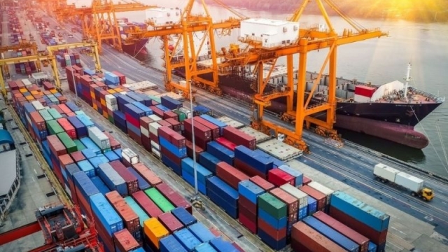 Việt Nam xuất siêu hơn 3,6 tỷ USD và có 44 nhóm hàng xuất khẩu chính đều tăng trong tháng đầu năm 2024