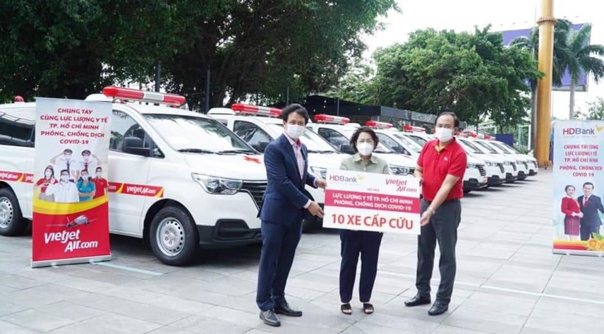 vietjet-cho-mien-ph237-y-b225c-si-vaccine-tang-xe-cuu-thuong-cho-tp-hcm_1.jpg vietjet-cho-mien-ph237-y-b225c-si-vaccine-tang-xe-cuu-thuong-cho-tp-hcm_1.jpg