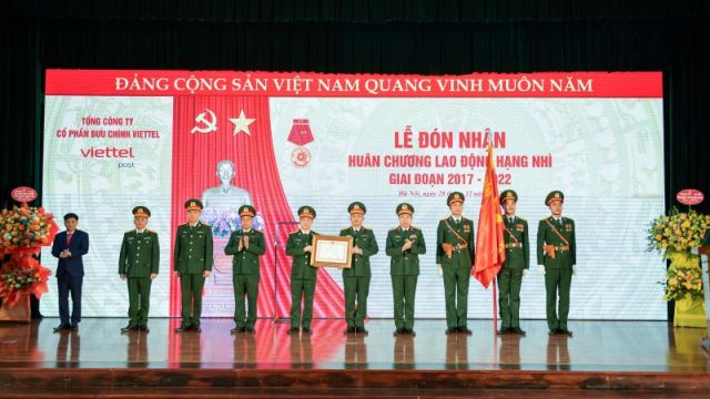 Viettel Post vinh dự đón nhận Huân chương Lao động Hạng Nhì