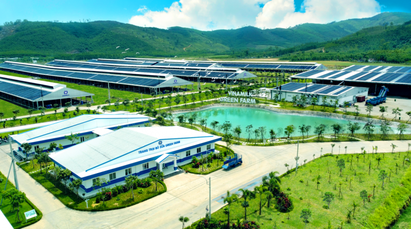 Phát triển bền vững đã được Vinamilk đưa vào chiến lược trọng yếu, thể hiện trong việc Vinamilk đã mở rộng và xây dựng mới hệ thống trang trại bò sữa công nghệ cao trong suốt gần 20 năm qua Phát triển bền vững đã được Vinamilk đưa vào chiến lược trọng yếu, thể hiện trong việc Vinamilk đã mở rộng và xây dựng mới hệ thống trang trại bò sữa công nghệ cao trong suốt gần 20 năm qua