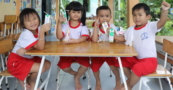Vinamilk tổ chức ngày hội sữa học đường, mang niềm vui uống sữa tại trường đến với trẻ em Vĩnh Long