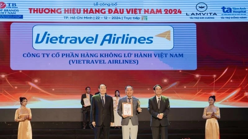 Hãng Hàng không Vietravel được vinh danh Thương hiệu hàng đầu Việt Nam 2024