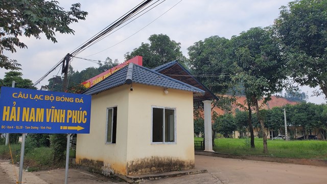 Vĩnh Phúc: San phẳng đồi để khai thác đất, cao lanh trái phép sau CLB bóng đá Hải Nam