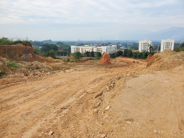 vinh-ph250c-san-phang-doi-de-khai-th225c-dat-cao-lanh-tr225i-ph233p-sau-clb-b243ng-d225-hai-nam_4.jpg vinh-ph250c-san-phang-doi-de-khai-th225c-dat-cao-lanh-tr225i-ph233p-sau-clb-b243ng-d225-hai-nam_4.jpg