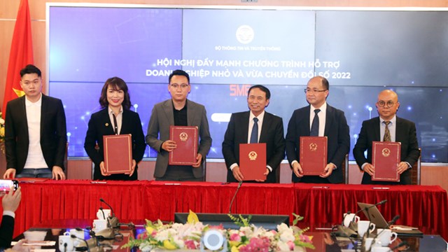 VNPT ký kết MOU với Bộ TT&TT hỗ trợ doanh nghiệp SME chuyển đổi số