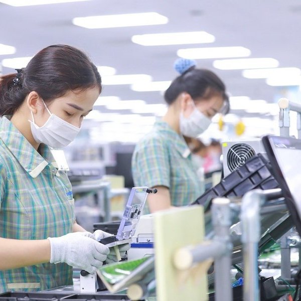 Vốn FDI chảy mạnh vào Việt Nam, đạt hơn 25,76 tỷ USD trong 10 tháng.