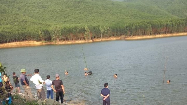 Vụ 4 nữ sinh đuối nước: Đã tìm thấy thi thể cuối cùng