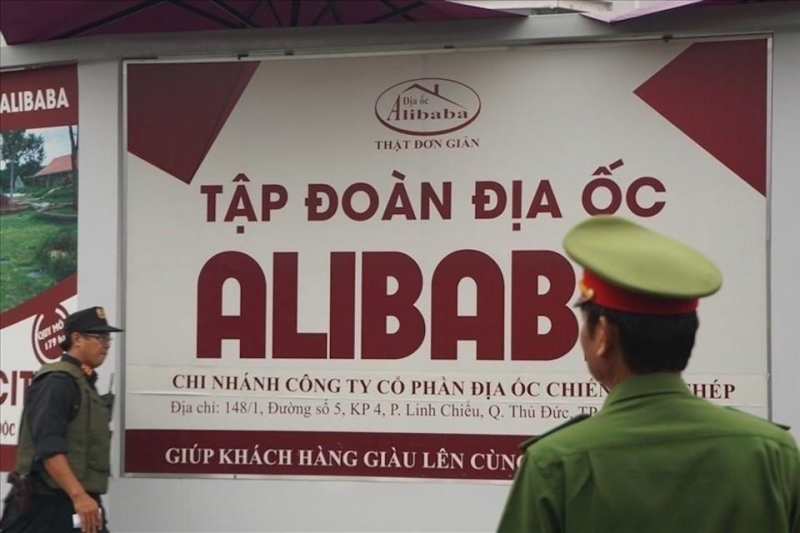 Toàn bộ số tiền, kim loại vàng đã được nhập kho vật chứng để phục vụ xét xử, thi hành án.