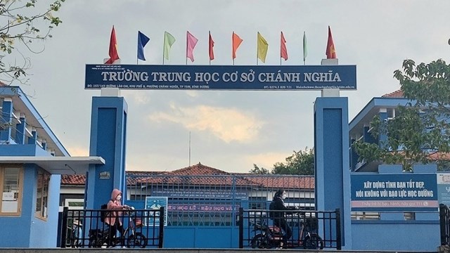 Vụ phụ huynh hành hung học sinh: Công an Bình Dương đang xác minh