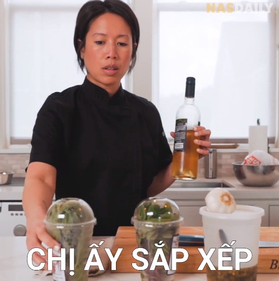 Vua đầu bếp Mỹ gốc Việt - Christine Hà hiếm hoi hé lộ căn bếp và cách sắp xếp vị trí từng lọ gia vị hoàn toàn khác với người bình thường - Ảnh 2.