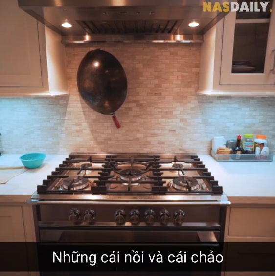 Vua đầu bếp Mỹ gốc Việt - Christine Hà hiếm hoi hé lộ căn bếp và cách sắp xếp vị trí từng lọ gia vị hoàn toàn khác với người bình thường - Ảnh 4.