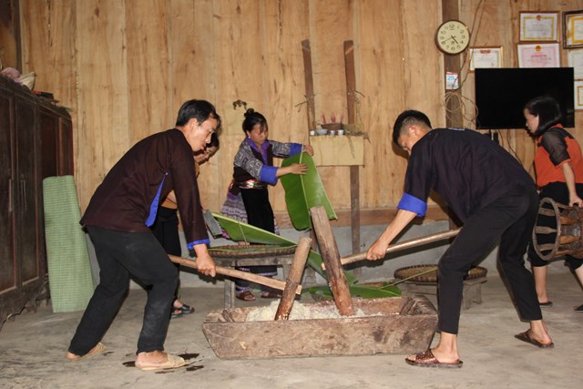 vuot-n250i-xem-nguoi-m244ng-o-m249-cang-chai-d243n-tet-doc-lap_4.jpg vuot-n250i-xem-nguoi-m244ng-o-m249-cang-chai-d243n-tet-doc-lap_4.jpg