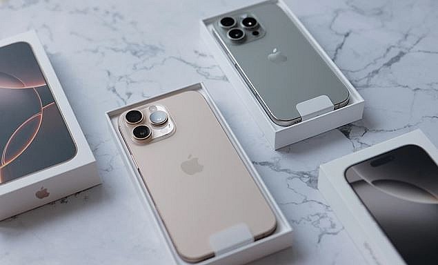 Sát ngày ra mắt iPhone 17, iPhone 16 Pro Max bất ngờ giảm giá sâu, doanh số tăng vọt