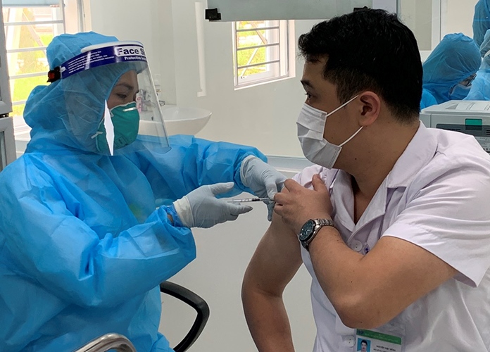 WHO khẳng định an toàn; một loạt quốc gia quay lại sử dụng vaccine AstraZeneca