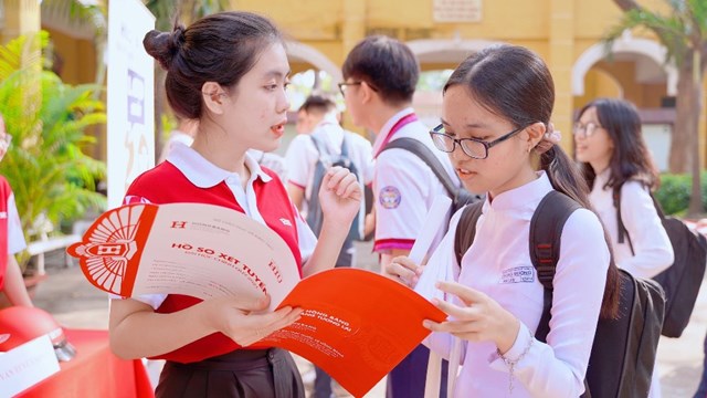 Xác nhận nhập học đại học bằng mã định danh