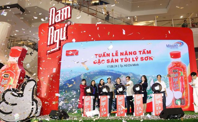 Sự đồng hành của Nam Ngư cùng bà con nông dân góp phần nâng tầm giá trị đặc sản tỏi Lý Sơn. Sự đồng hành của Nam Ngư cùng bà con nông dân góp phần nâng tầm giá trị đặc sản tỏi Lý Sơn.