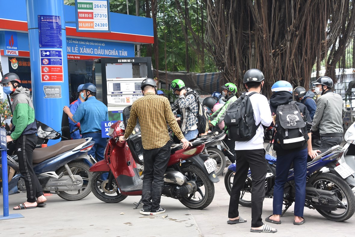 xe-m225y-rong-ran-noi-du244i-tai-c226y-xang-truoc-gio-tang-gi225_1.jpg