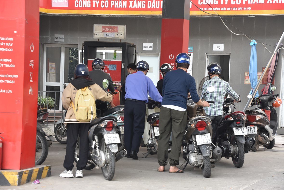 xe-m225y-rong-ran-noi-du244i-tai-c226y-xang-truoc-gio-tang-gi225_2.jpg