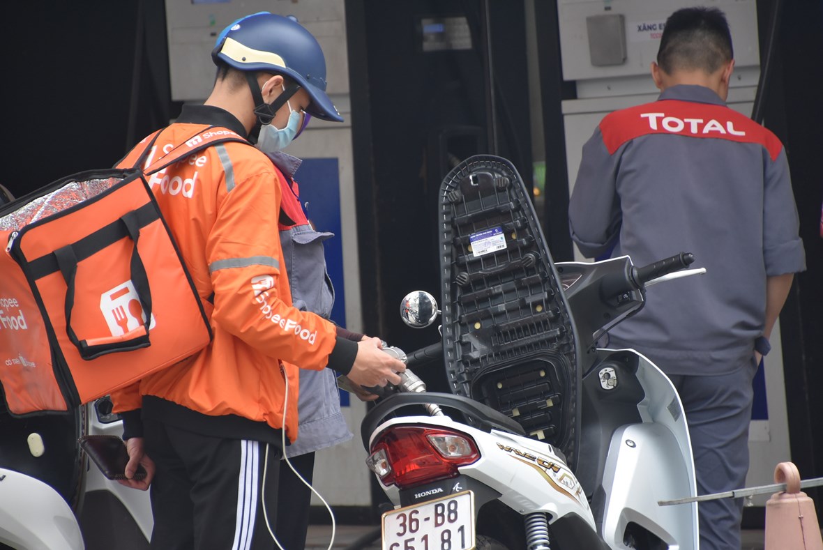 xe-m225y-rong-ran-noi-du244i-tai-c226y-xang-truoc-gio-tang-gi225_8.jpg