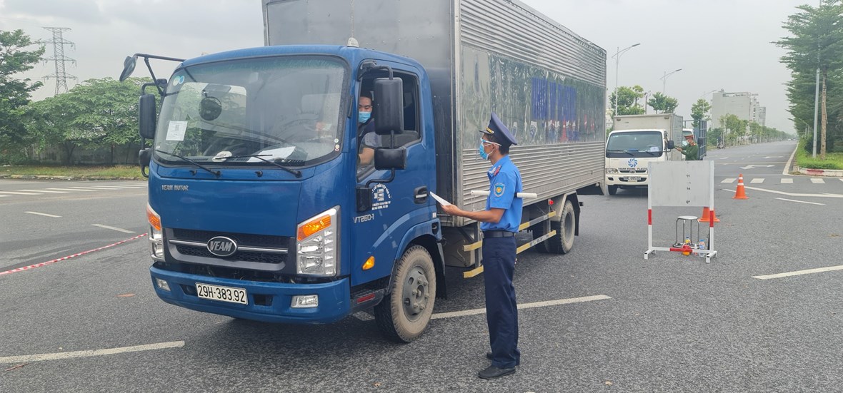 xe-trung-chuyen-h224ng-h243a-qua-h224-noi-kh244ng-duoc-dung-lai_1.jpg